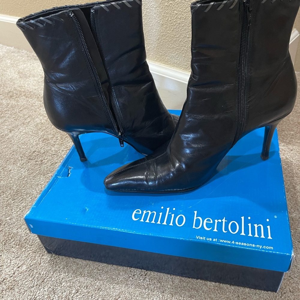 Emilio Pucci Black Heeled Boots with Stitch Detail - Picture 3 of 5